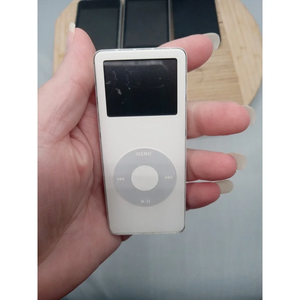 Lot Of 6 Apple Products - iPods &  BROKEN (For Parts‎ Only Locked Scratches.